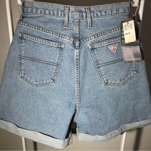 GUESS Light Wash Cuffed Denim Shorts Women’s Size 32 Vintage 90’s! See Kaufmanns